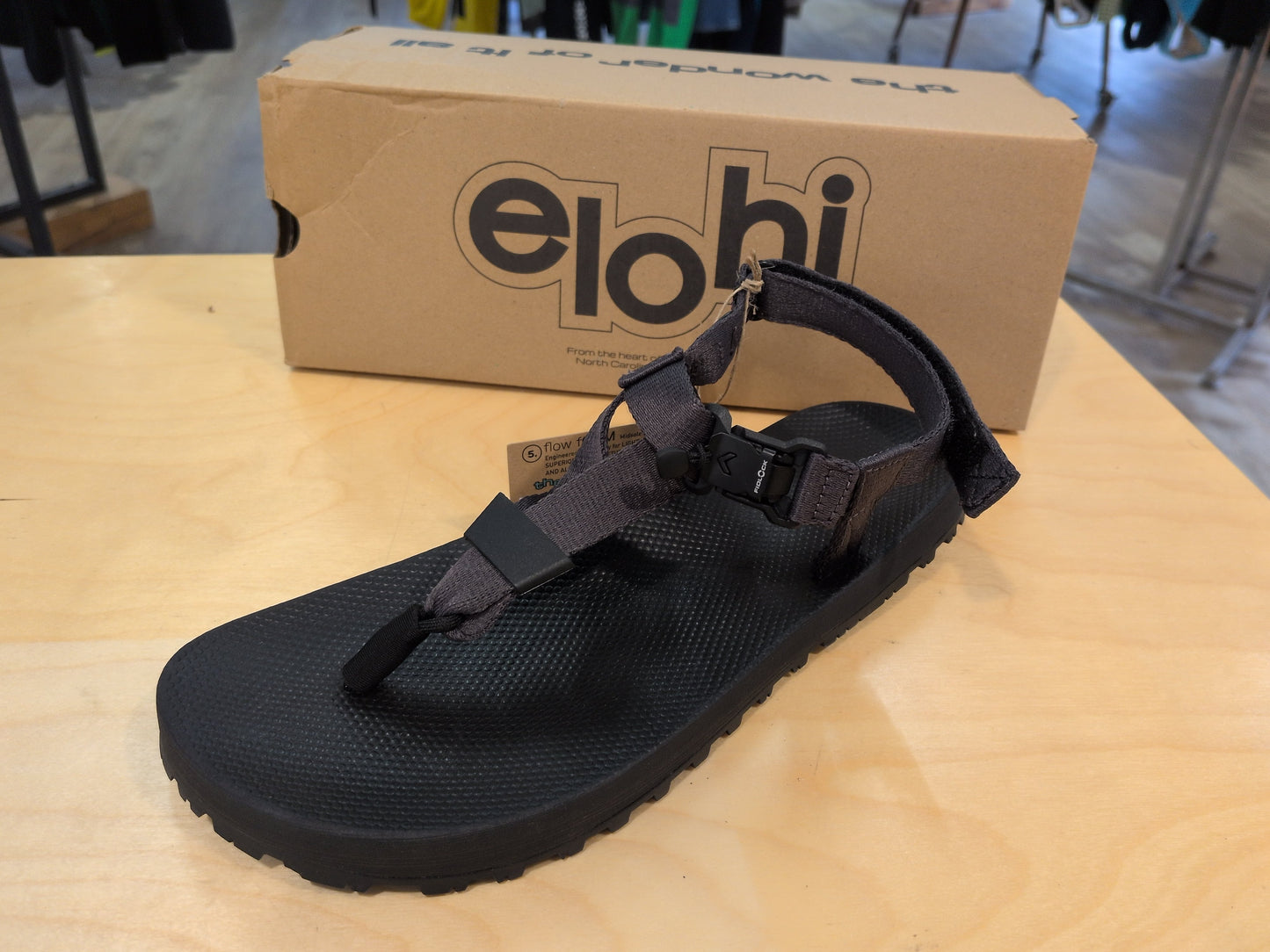 Elohi Magnetic Sandals