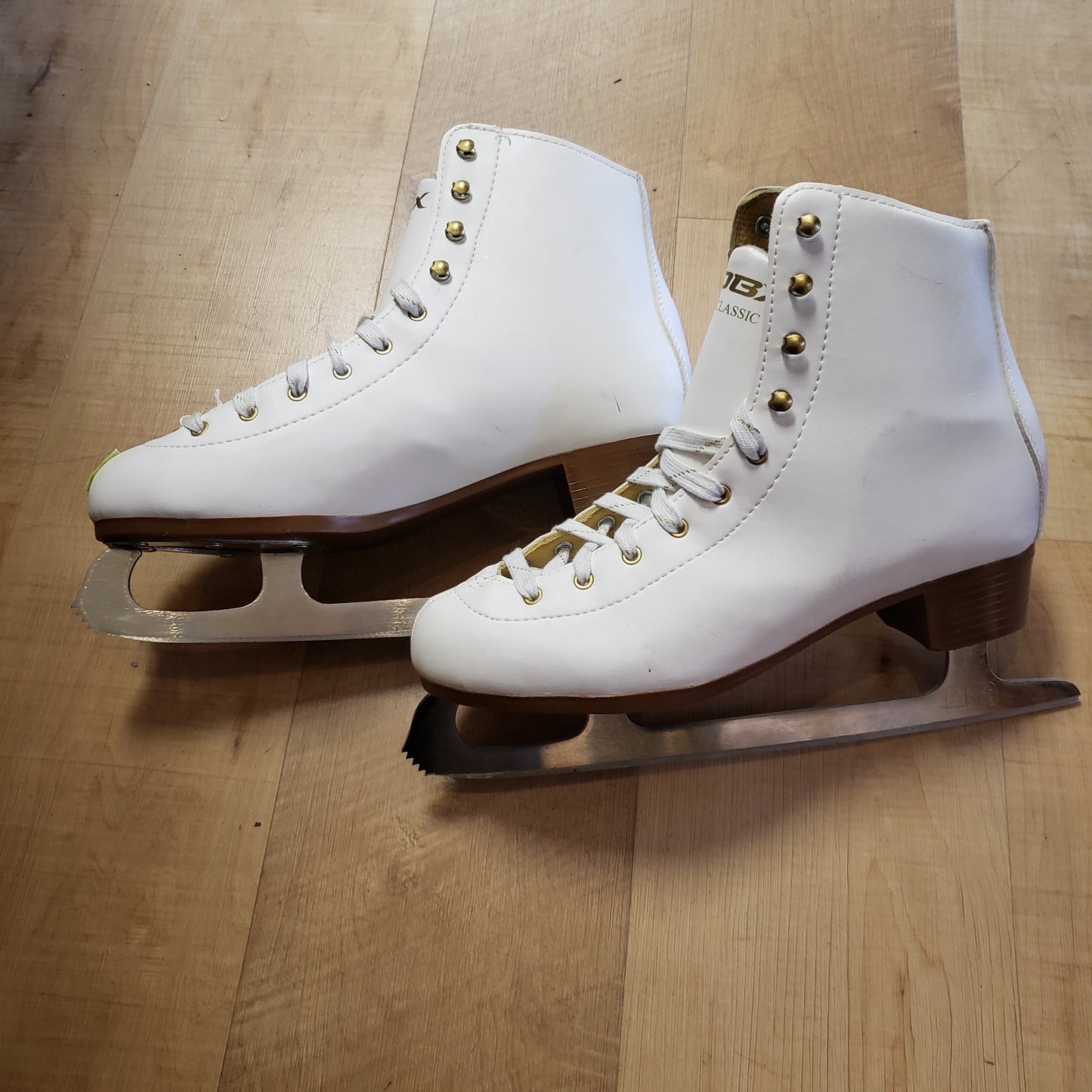 DBX Classic Ice Skate