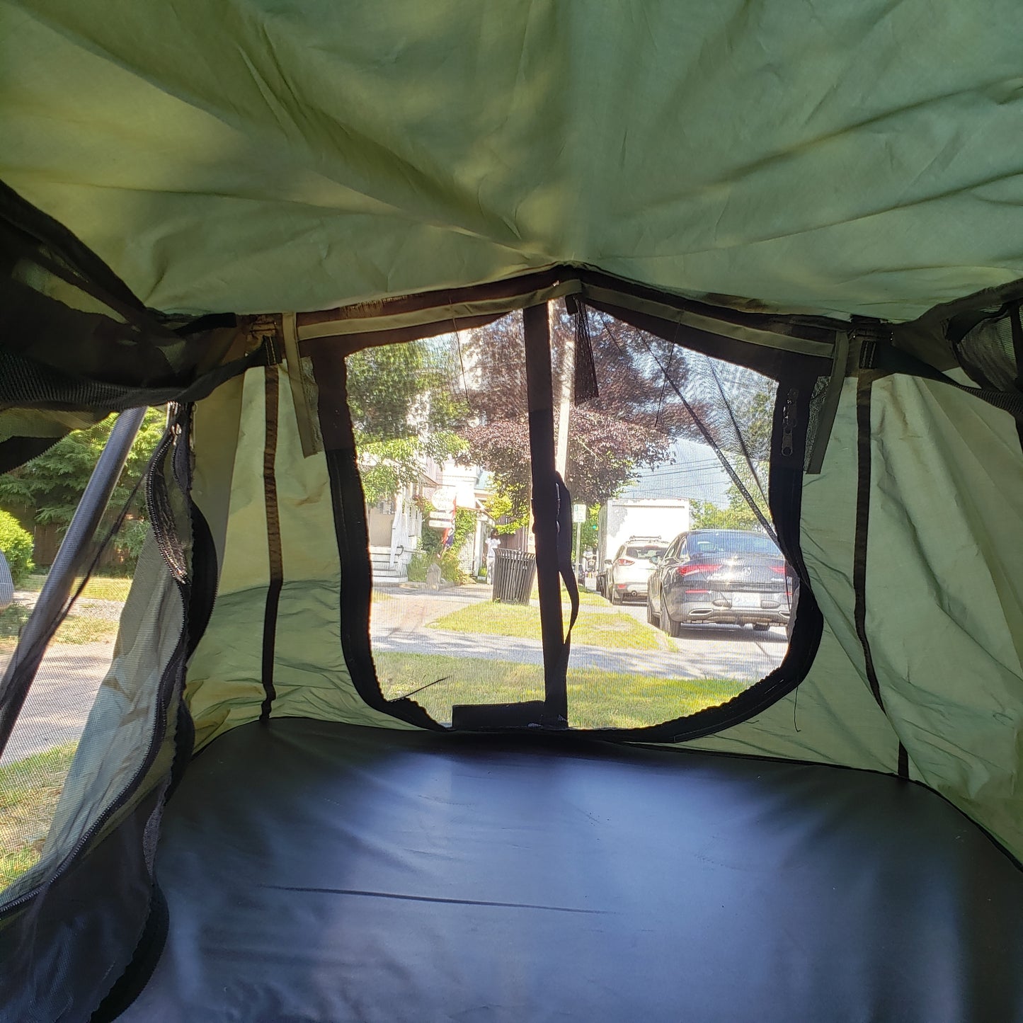 Kaisi Outdoor Folding Cot Tent*