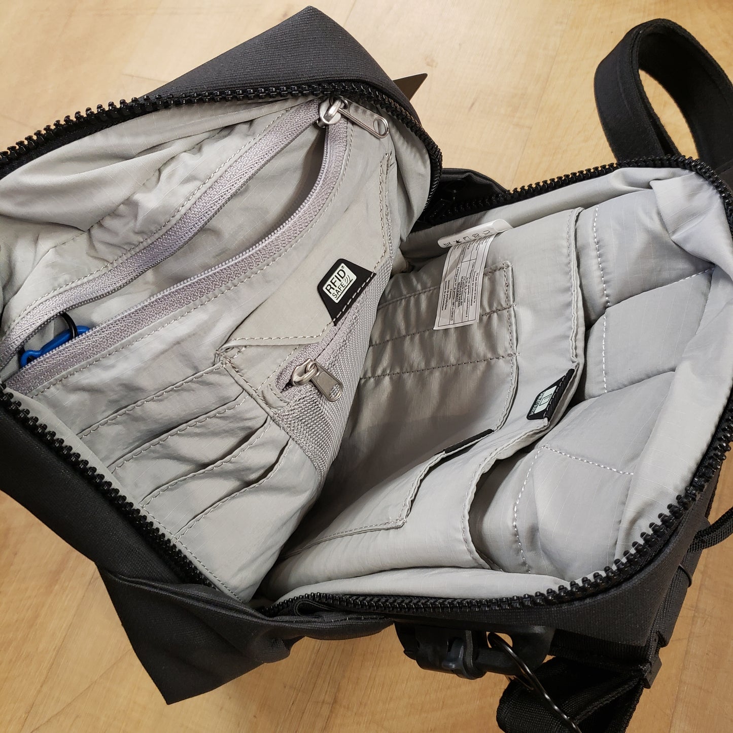 Pacsafe Compact Travel Bag Z200 NEW