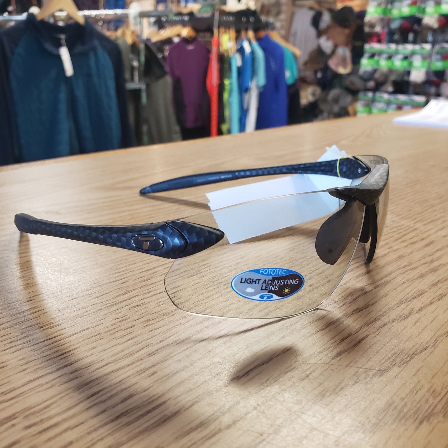 Tifosi Seek FC Sunglasses w/ Fototec Lenses - Includes Case
