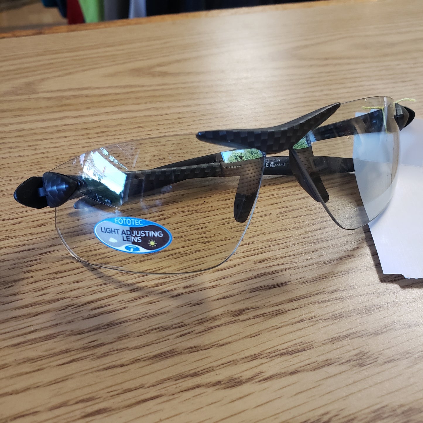 Tifosi Seek FC Sunglasses w/ Fototec Lenses - Includes Case