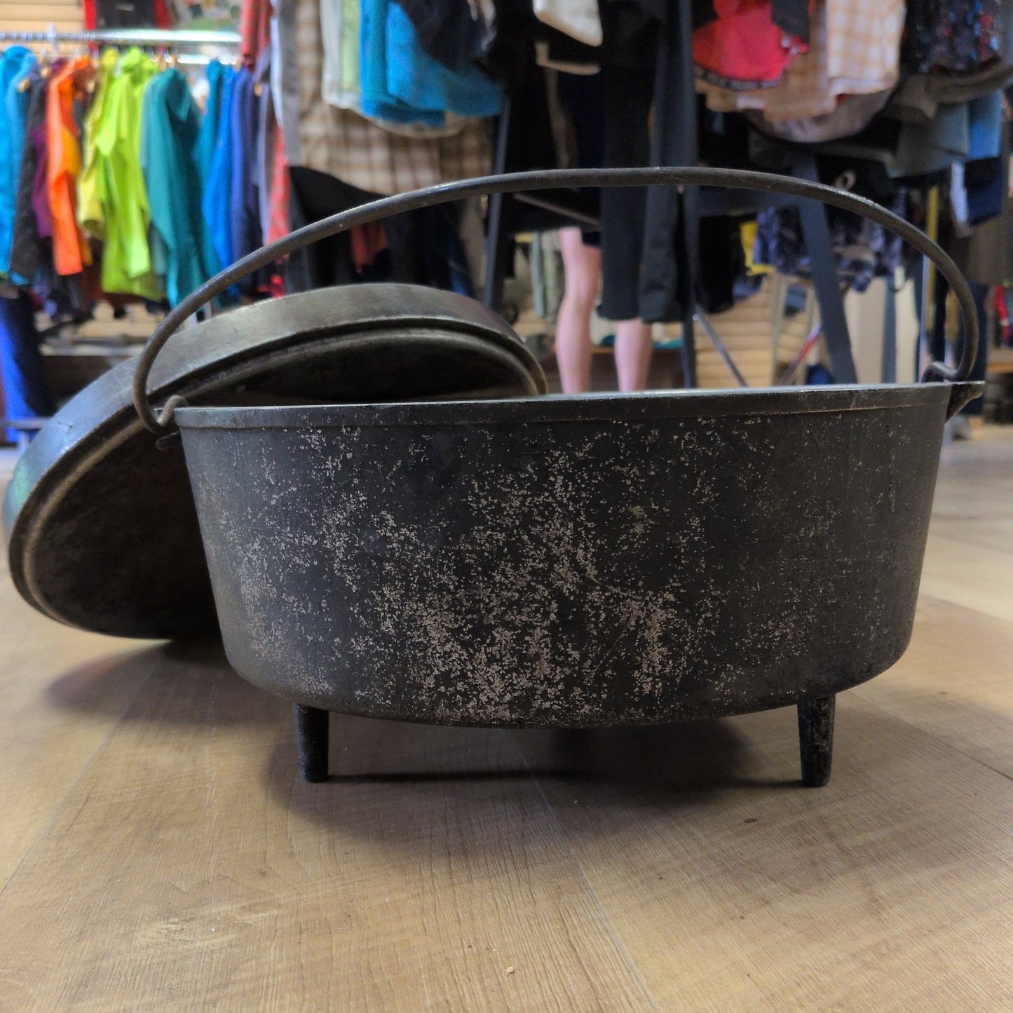12" Cast Iron Dutch Oven w/ Lid