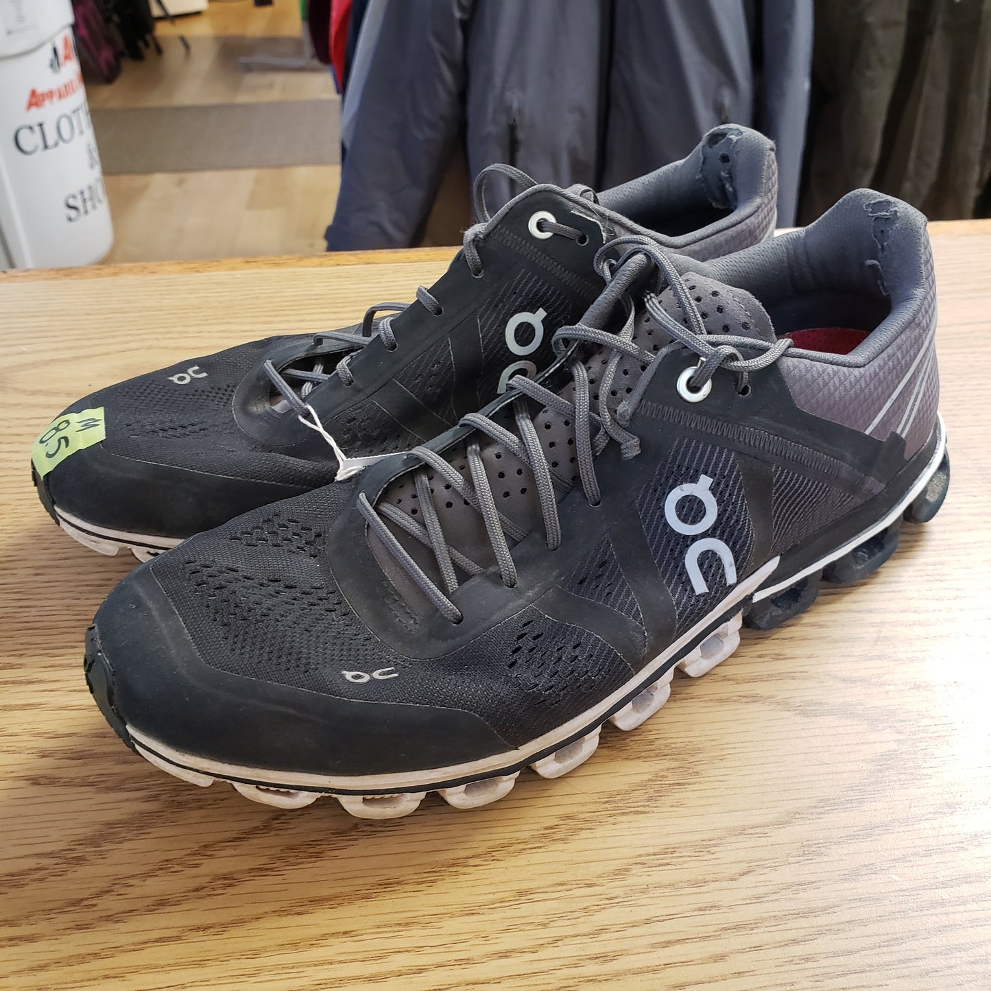 On Cloud Cloudflow Running Shoes*
