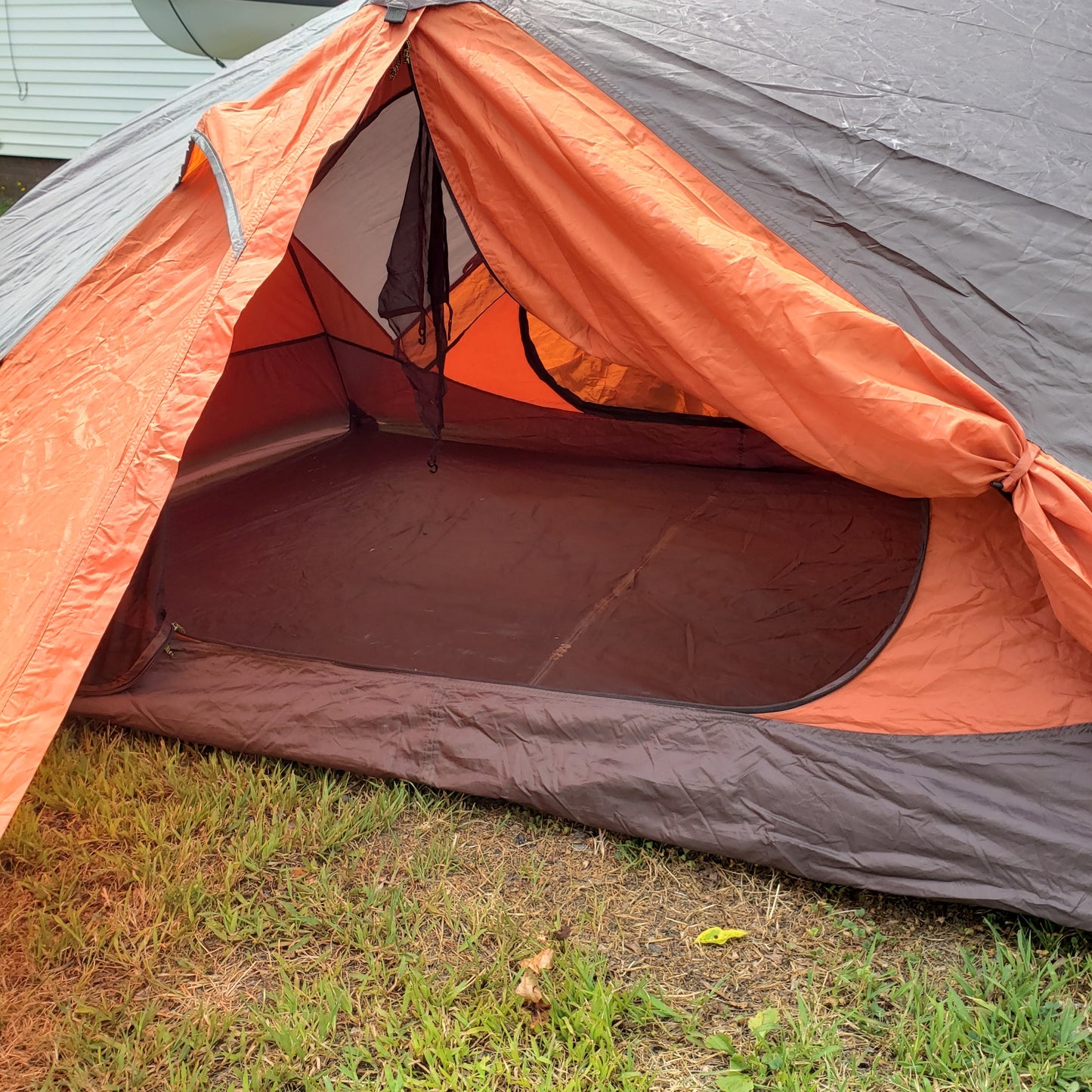Alps Mountaineering Chaos 3-Person Tent*