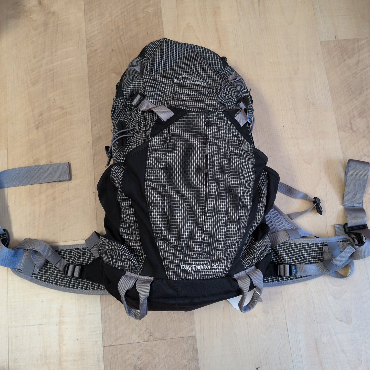LL Bean BOA Day Trekker 25 Backpack