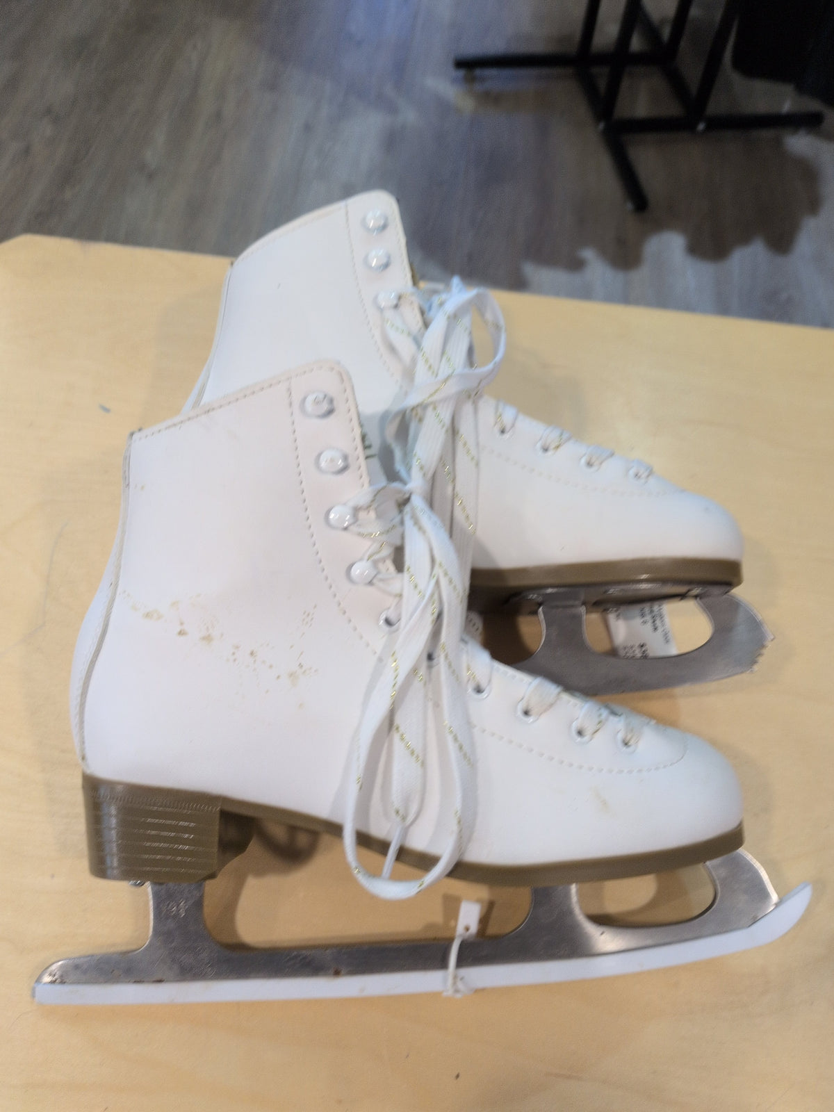 DBX Classic Figure Skate