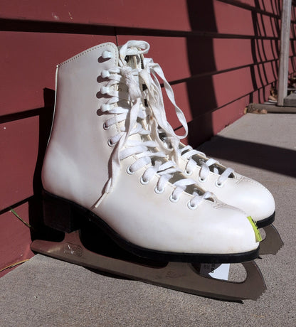 CCM Pirouette Figure Skate
