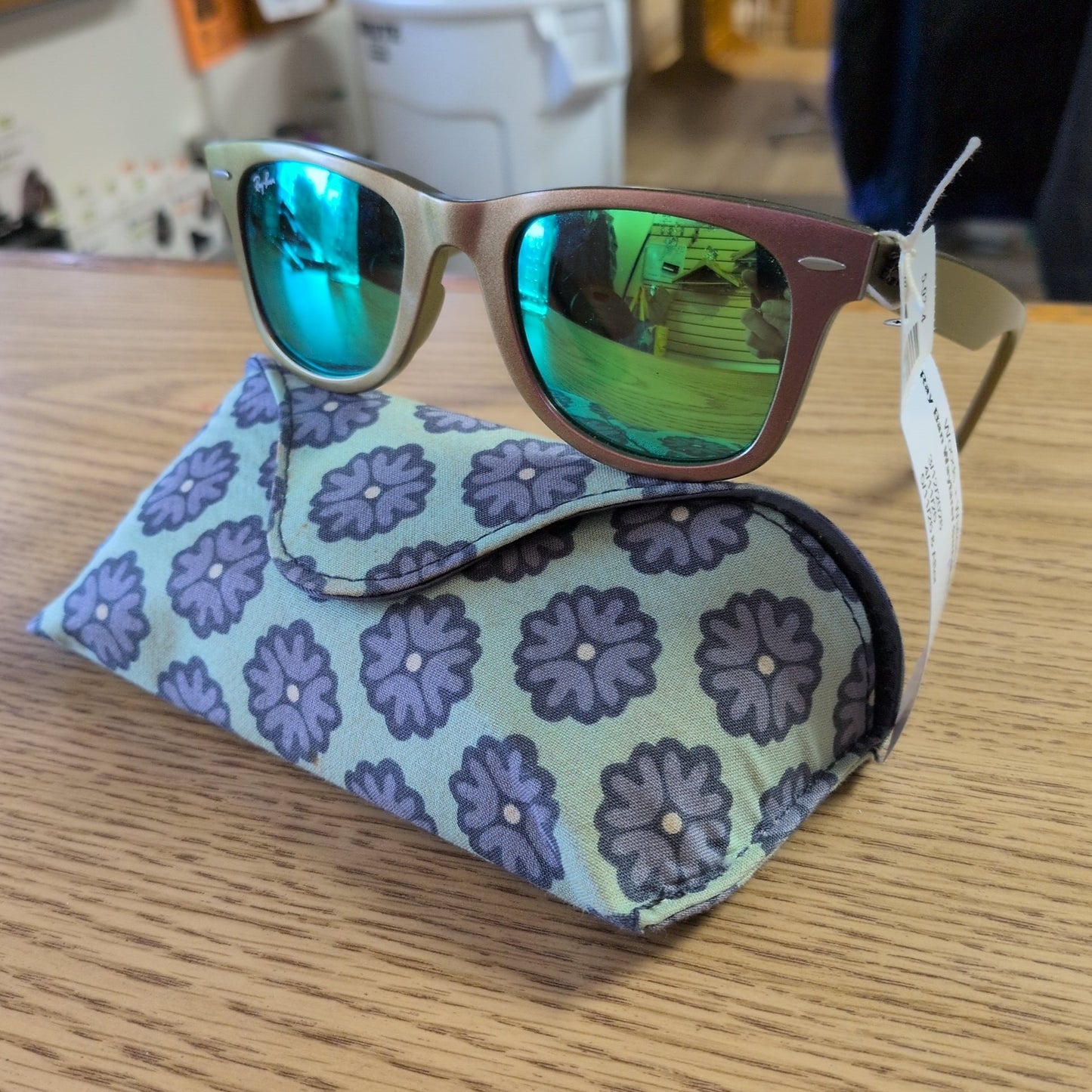 Ray Ban Wayfarer Sunglasses w/ Flower Case