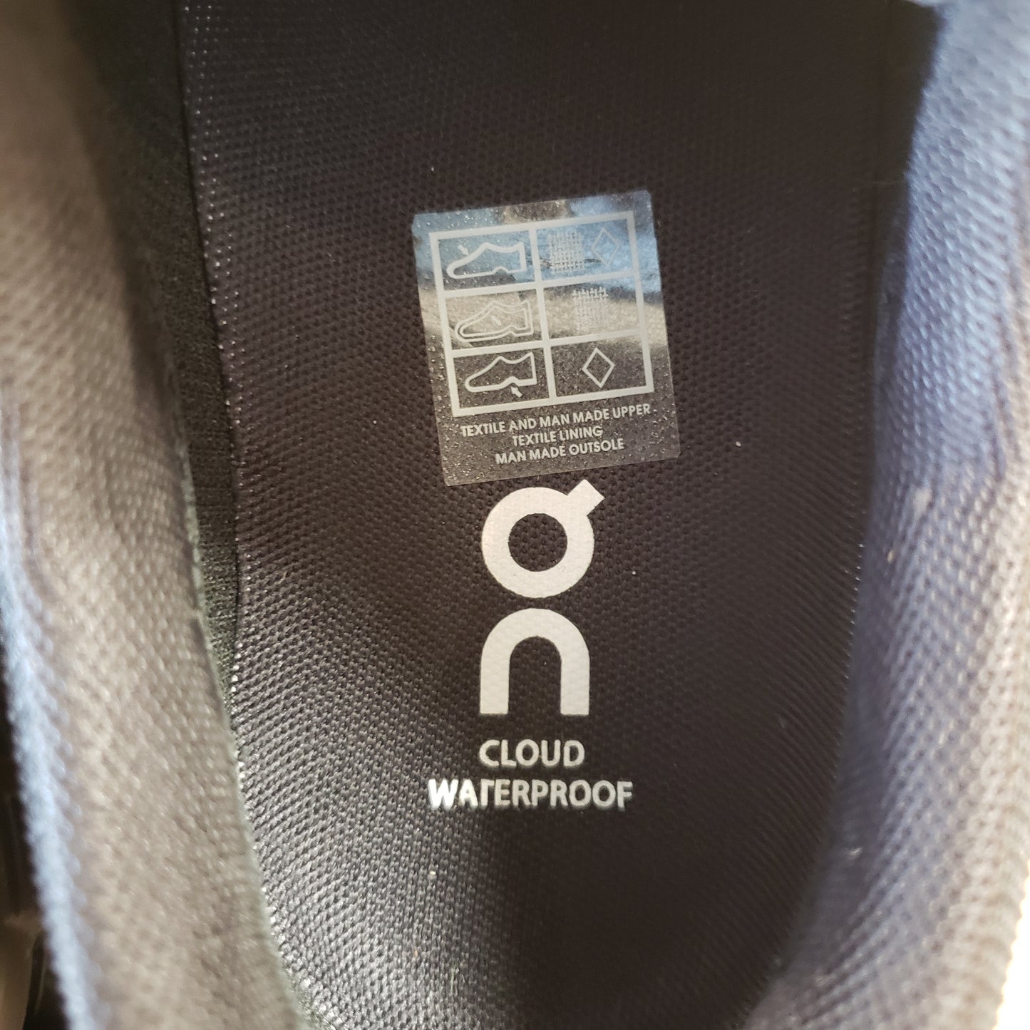 On Cloud 5 Waterproof Sneaker