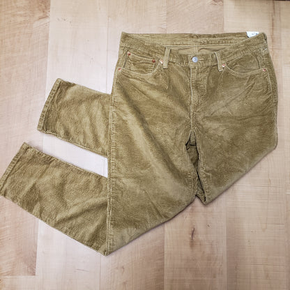 Levis Wide Wale Corduroys (NEW)