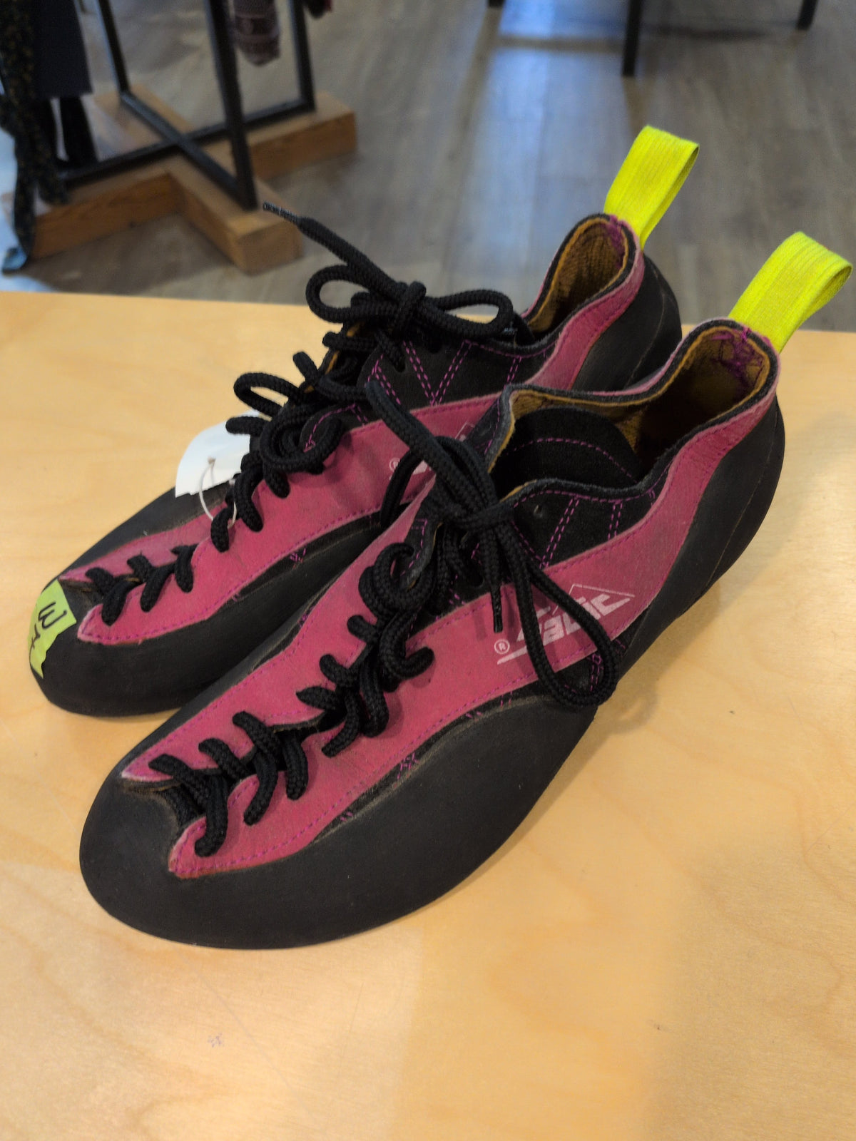 Saltic Garnet Climbing Shoe