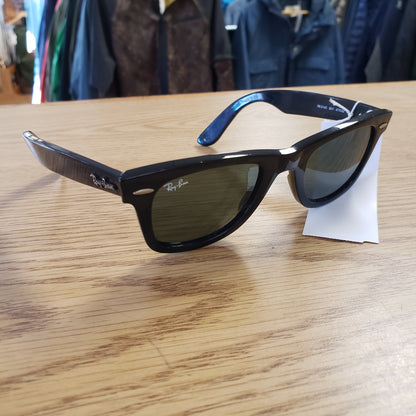 Ray Ban Wayfarer Sunglasses w/ Storage Pouch