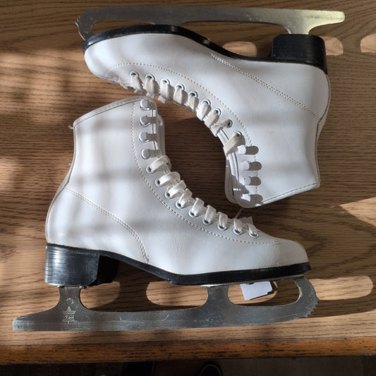 CCM Pirouette Figure Skates