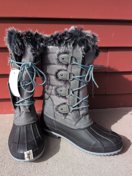 Khombu Kandice Snow Boot NEW