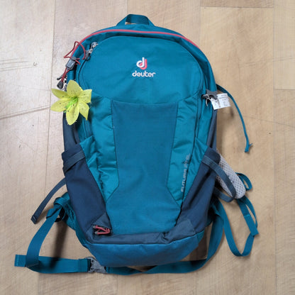 Deuter Futura 22SL Pack w/ Rain Cover (Torso Range 14-18")