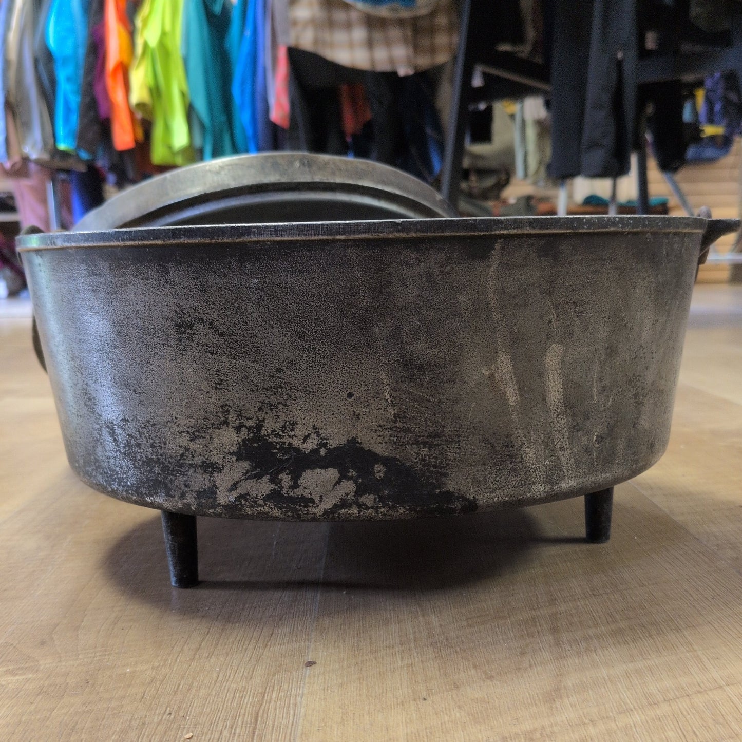 12" Cast Iron Dutch Oven w/ Lid