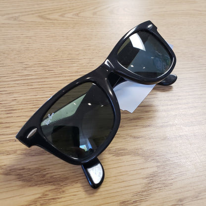 Ray Ban Wayfarer Sunglasses w/ Storage Pouch